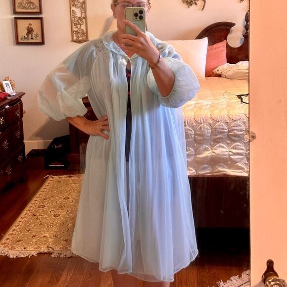 Vtg  60s Artemis Light Blue 2 layer semi sheer robe/ embroidery & puff sleeves - Picture 2 of 10